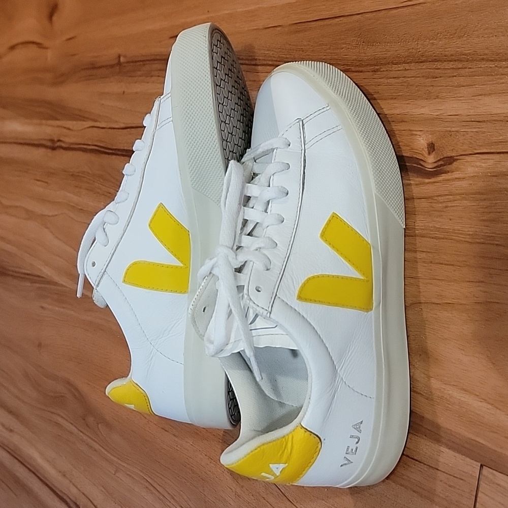 VGUC Veja Sneakers